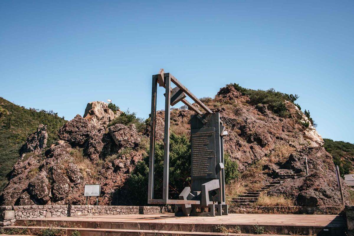 Monumento a los Fallecidos en el Incendio de 1984