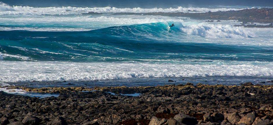 Surf sull’onda sinistra di La Santa Spot per il surf a Lanzarote