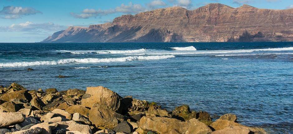 Surf sull’onda sinistra di San Juan Spot per il surf a Lanzarote