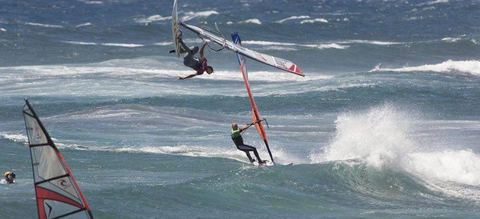 Windsurf alla spiaggia di El Cabezo Spot per il windsurf a Tenerife